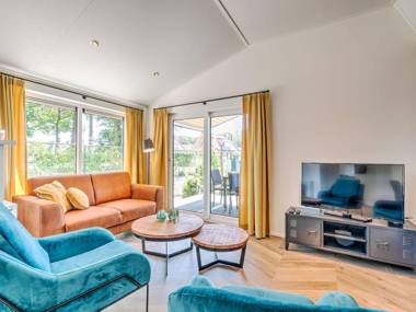 Beautiful bungalow with jacuzzi in Kaatsheuvel