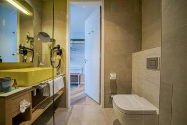 NinetyNine Amsterdam Airport