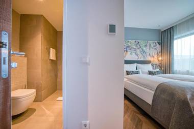 NinetyNine Amsterdam Airport