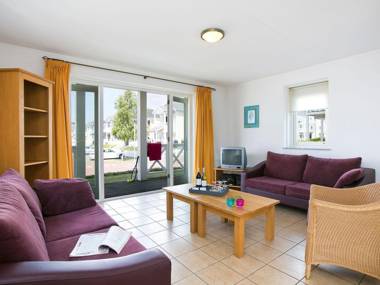 Comfortable villa with combi microwave 9 km. from Rockanje