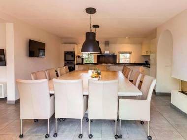 Beautiful house with a fireplace surrounded by nature