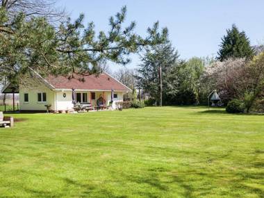 Holiday Home in Heino with Roofed Terrace and Fenced Garden