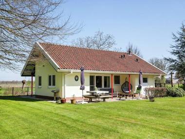 Holiday Home in Heino with Roofed Terrace and Fenced Garden