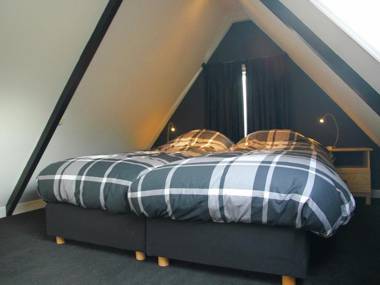 Holiday home for two people at a peaceful central location in Heiloo near Egmond