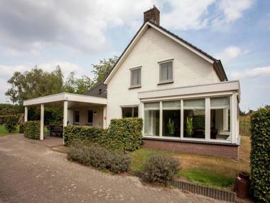 Majestic large holiday home near Leende detached and located between meadows and forests