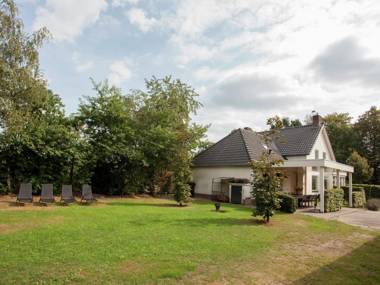 Majestic large holiday home near Leende detached and located between meadows and forests