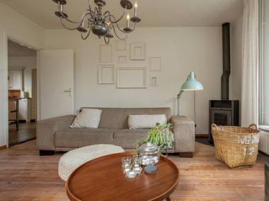 Majestic large holiday home near Leende detached and located between meadows and forests