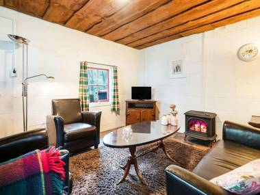 Lovely Holiday Home in Rheezerveen in the woods of estate