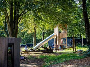 Luxury lodge with roof terrace Maastricht at 17km