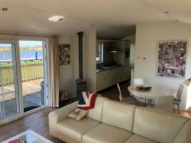 Waterchalet number 6 Recreationpark Yn'e Lijte Grou met ligplaats boot