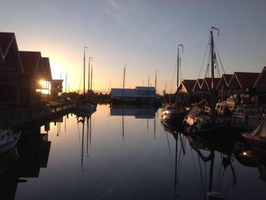 Cosy holiday home with microwave in the centre of Terherne