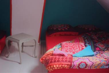 Eco-Camping De Helleborus Yurt Bell & Safari tent Pipo Caravans Dorms and Units