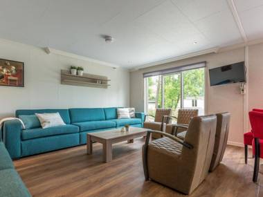 Beautiful house with sandy beach near Giethoorn