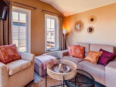 Cozy house with terrace in the middle of Giethoorn