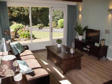 Cosy on ground level home wifi central location many children's equipment