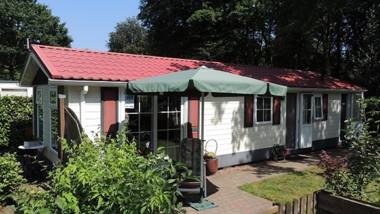 Beautiful detached wooden house with a pretty garden in the Veluwe