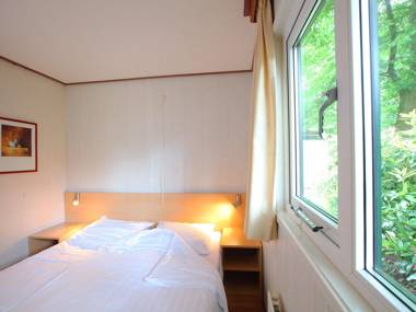 Tidy furnished chalet with a combi microwave in the Veluwe