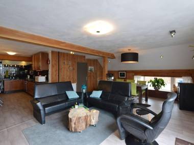 A beautiful link-detached farm house in the Drentse Wapse