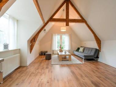 Cozy Holiday Home by the Canal in Dwingeloo