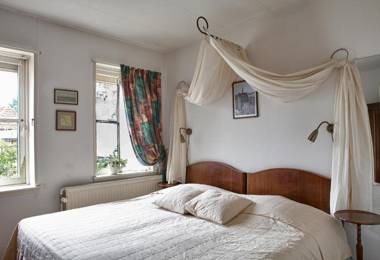 Hotel Hanzestadslogement De Leeuw in het centrum Snoepwinkel Hanzemuseum Koffieschenkerij met Binnenplaats Kamers met keukentje en Ontbijtservice