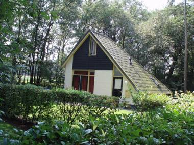 Attractive holiday home with large garden near Zwolle