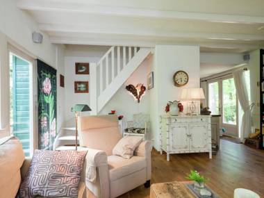 Tranquil Holiday Home in Dalfsen with Fenced Garden