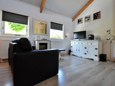 Detached holiday house with WiFi and a large garden; hike and bike the Veluwe