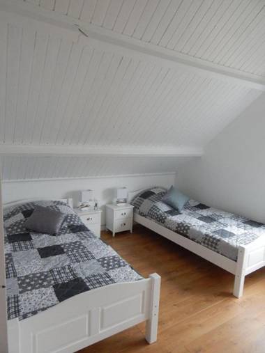 Traumhaftes-freistehendes-Ferienhaus-an-der-See-Strand-Yachthafen-W-Lan