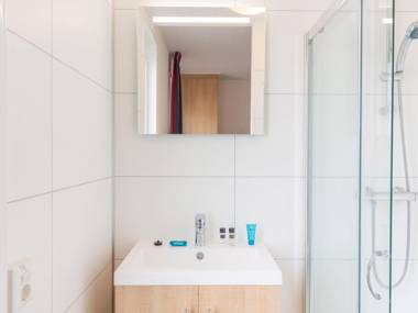 Modern bungalow with two bathrooms 500 m. from the beach