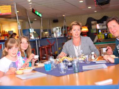 Modern bungalow with two bathrooms 500 m. from the beach