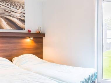 Modern bungalow with two bathrooms 500 m. from the beach