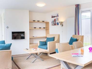 Modern bungalow with two bathrooms 500 m. from the beach