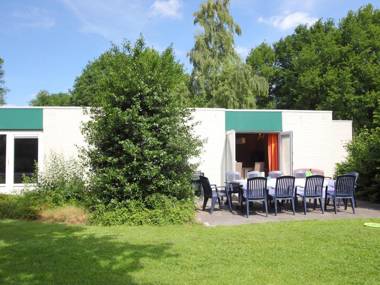 Spacious bungalow with dishwasher near the Hunebedcentrum