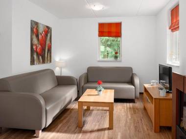 Detached bungalow with dishwasher next to a nature reserve