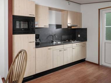 Cosy chalet with combi-microwave next to a nature reserve