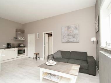 Quaint Summer Holiday Home in Egmond-Binnen with Garden