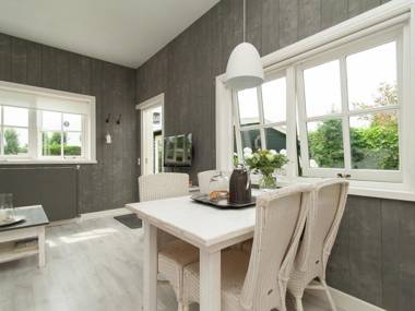 Quaint Summer Holiday Home in Egmond-Binnen with Garden