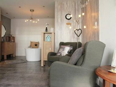 Quaint Apartment in Egmond aan den Hoef near the Sea