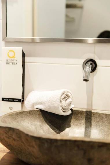 Quentin Golden Bear Hotel