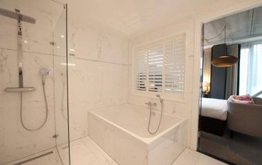 DoubleTree by Hilton Amsterdam - NDSM Wharf