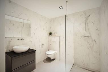 Damrak Short Stay Amsterdam