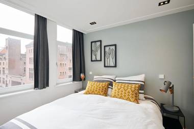 Damrak Short Stay Amsterdam