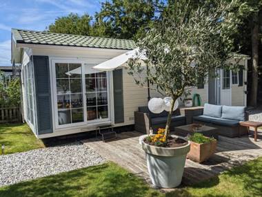 Charming Chalet in Goedereede with Open Area