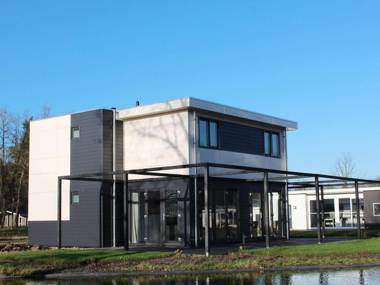 Modern spacious detached holiday home 15 km. from Alkmaar