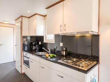 Well furnished mobile home with microwave near water