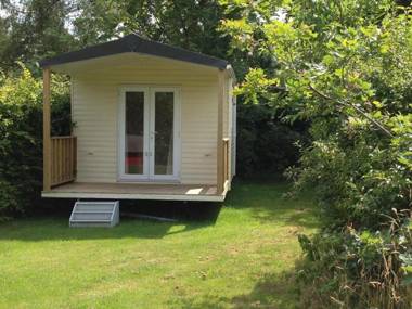 Dreamy chalet with a covered terrace close to nature