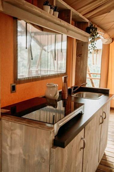 Safaritent met privé sanitair - met weids uitzicht