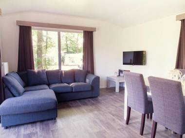 Comfortable chalet with a dishwasher close to nature