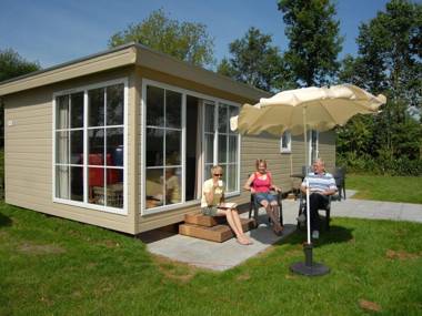 Comfortable chalet with AC and steam shower in green Twente