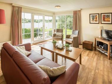 Comfortable chalet with AC and steam shower in green Twente